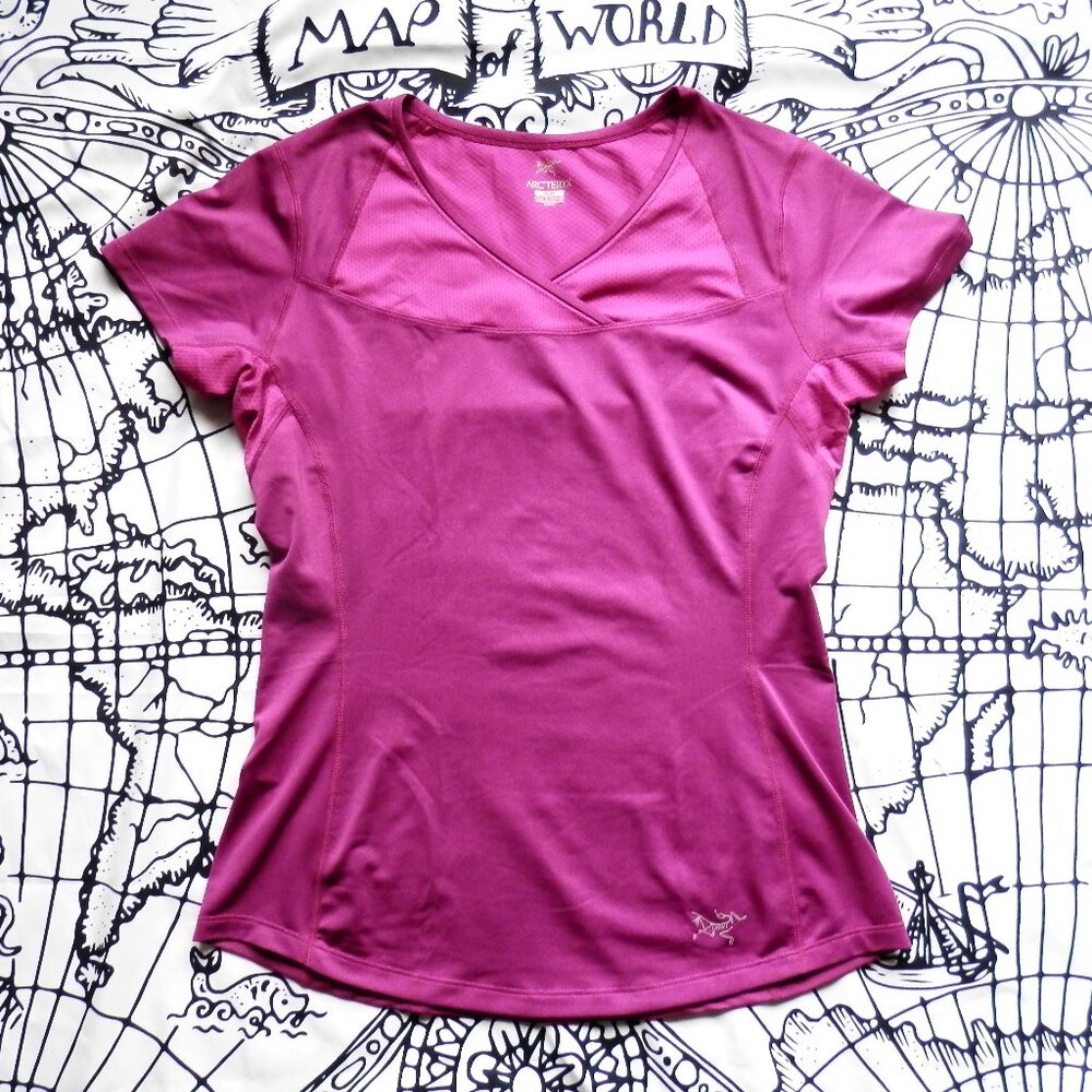 Arc'teryx || Short-Sleeve Performance V-neck Shirt